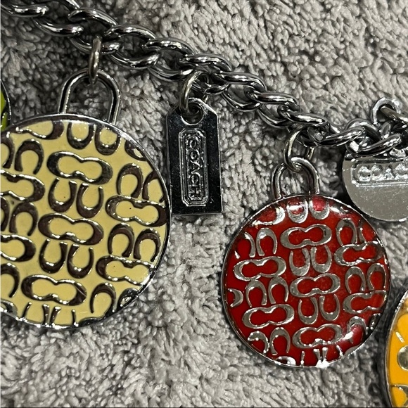 VINTAGE COACH LEGACY SIGNATURE MEDALLION CHARM 17” STAINLESS STEEL NECKLACE - Picture 8 of 8